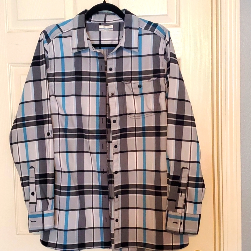 Columbia Women's Blue and Gray Plaid Casual Button Down Shirt
